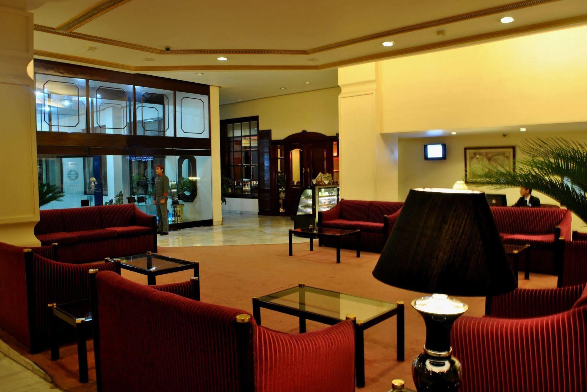 Dynasty Hotel Guwahati Eksteriør billede