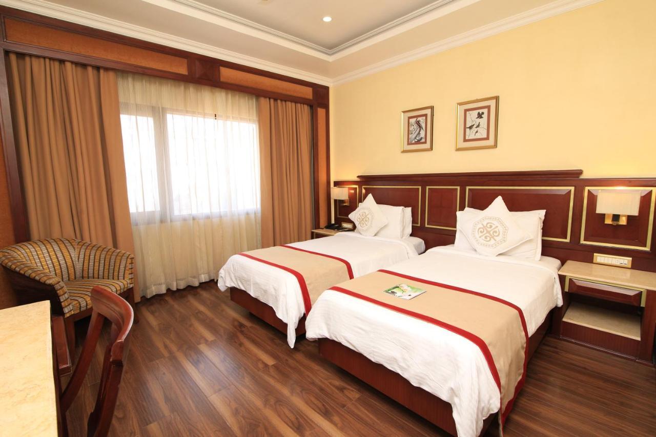 Dynasty Hotel Guwahati Eksteriør billede
